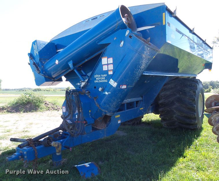 image for item DG2068 Kinze 1050 grain cart