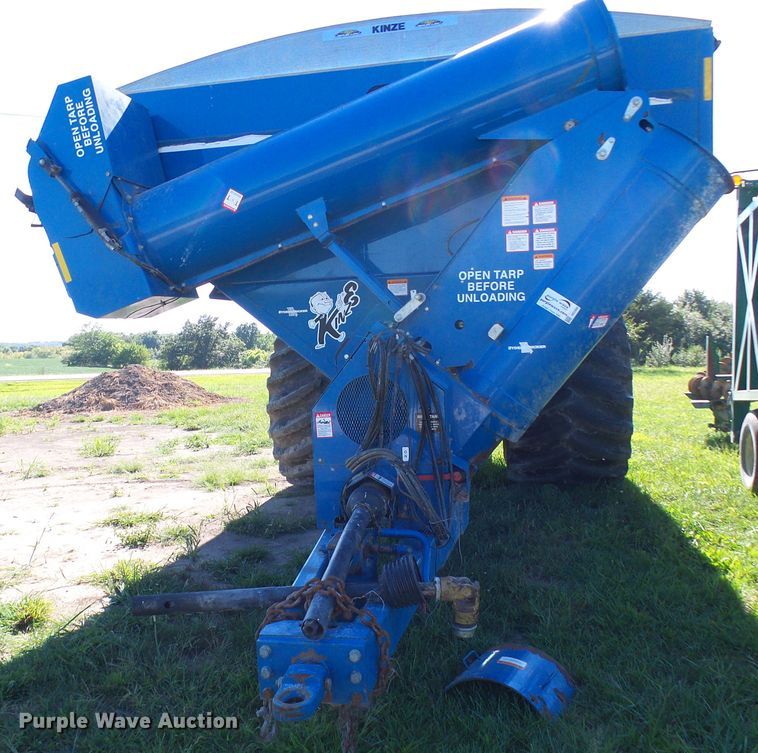image for item DG2068 Kinze 1050 grain cart