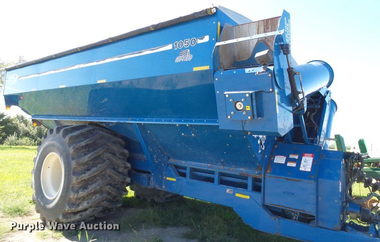 image for item DG2068 Kinze 1050 grain cart