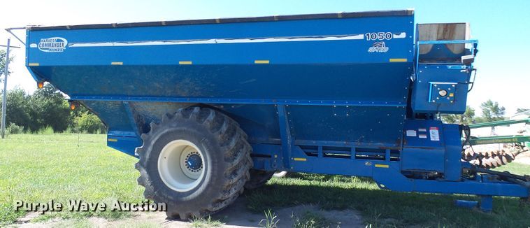 image for item DG2068 Kinze 1050 grain cart