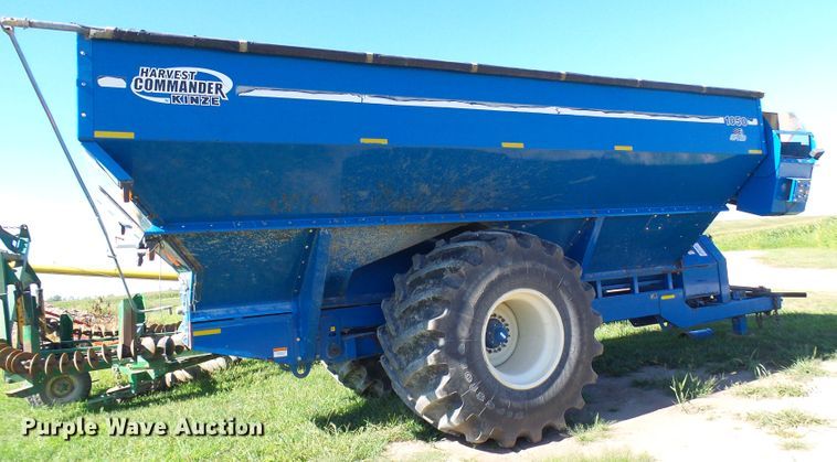 image for item DG2068 Kinze 1050 grain cart