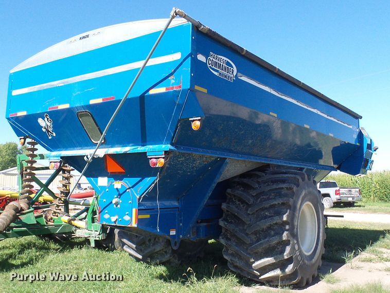 image for item DG2068 Kinze 1050 grain cart