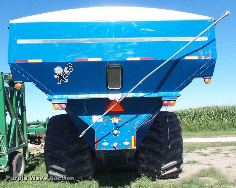 image for item DG2068 Kinze 1050 grain cart