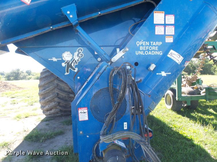 image for item DG2068 Kinze 1050 grain cart