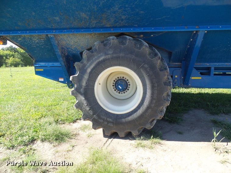 image for item DG2068 Kinze 1050 grain cart