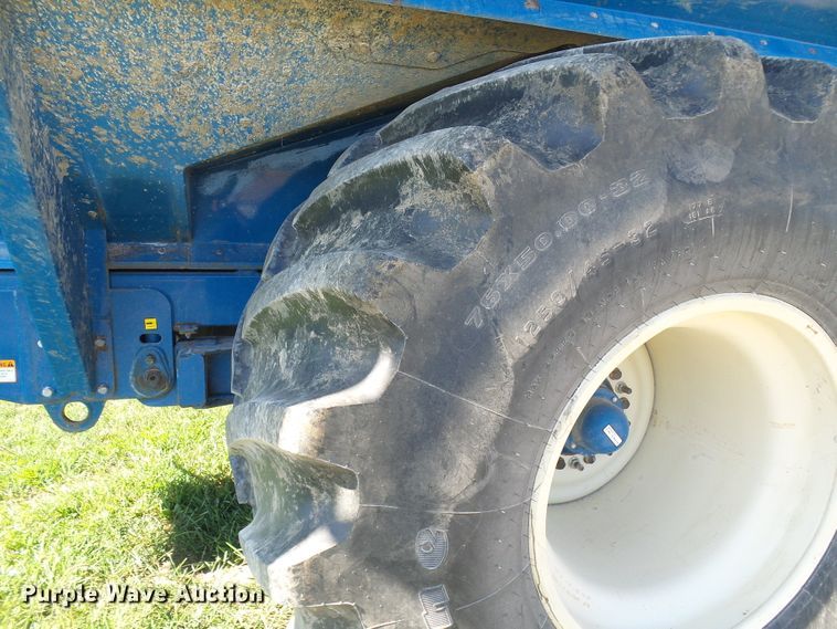 image for item DG2068 Kinze 1050 grain cart