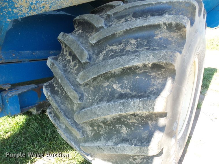 image for item DG2068 Kinze 1050 grain cart