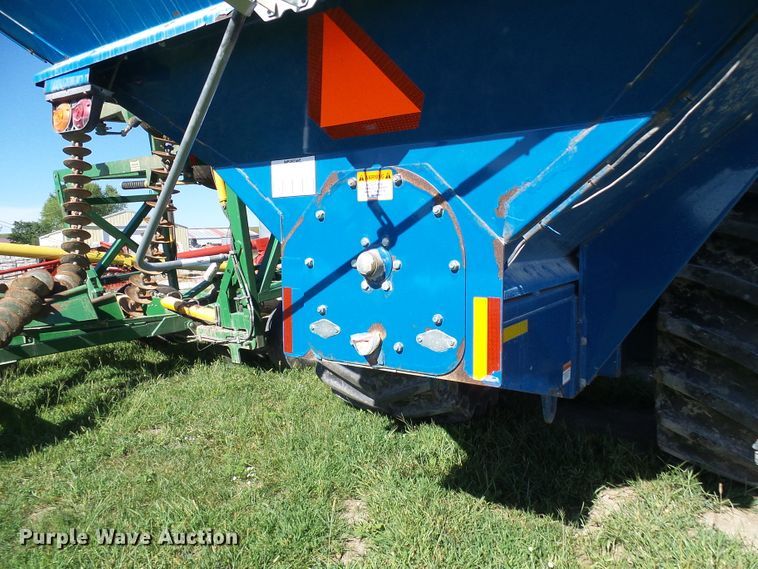 image for item DG2068 Kinze 1050 grain cart