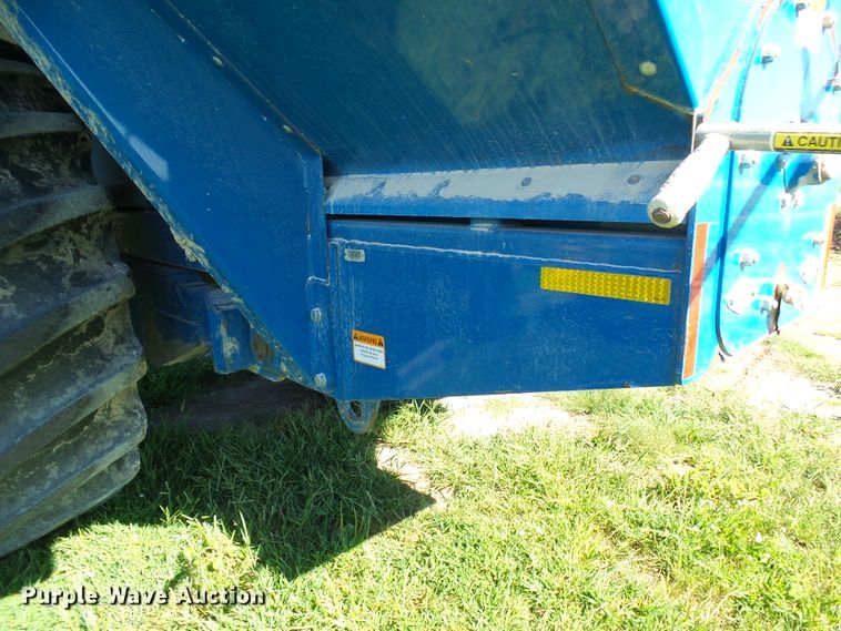 image for item DG2068 Kinze 1050 grain cart