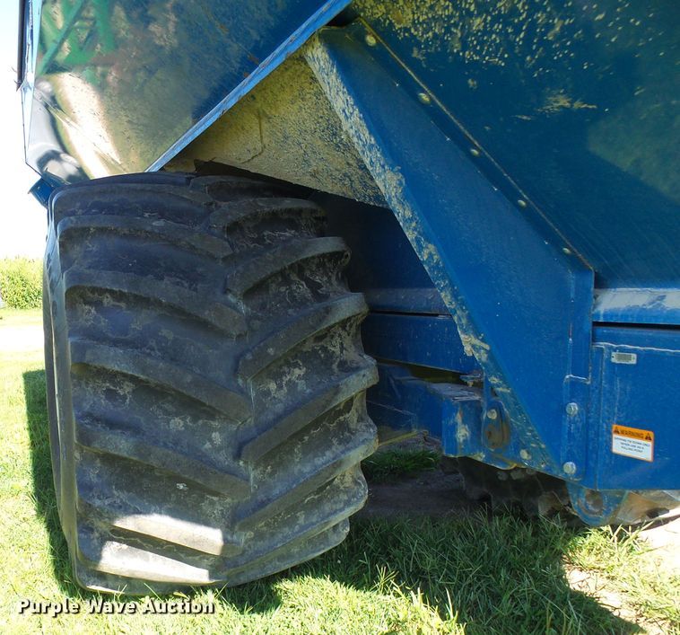 image for item DG2068 Kinze 1050 grain cart