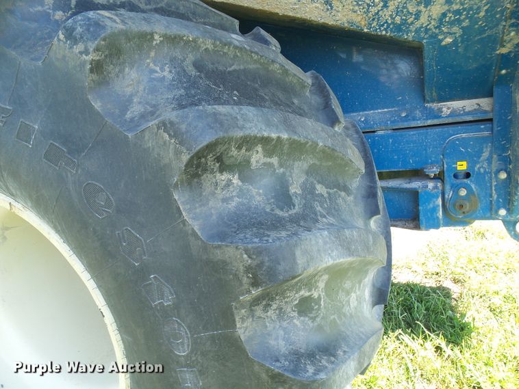 image for item DG2068 Kinze 1050 grain cart