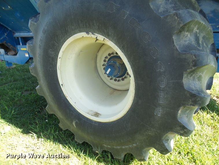 image for item DG2068 Kinze 1050 grain cart