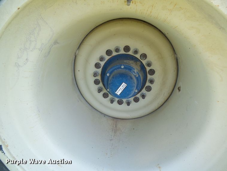 image for item DG2068 Kinze 1050 grain cart