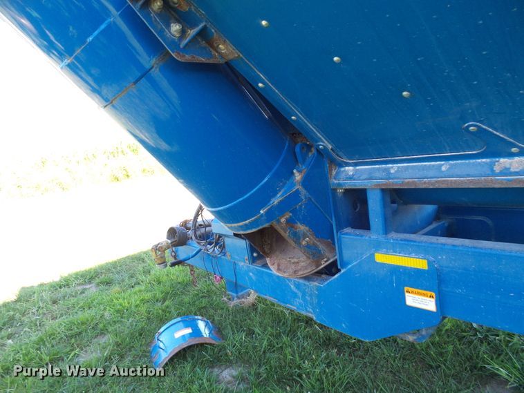 image for item DG2068 Kinze 1050 grain cart