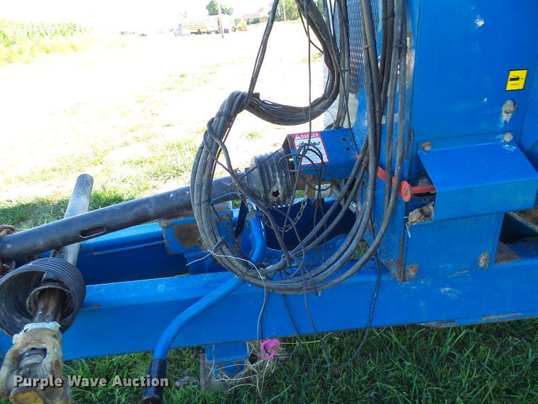 image for item DG2068 Kinze 1050 grain cart