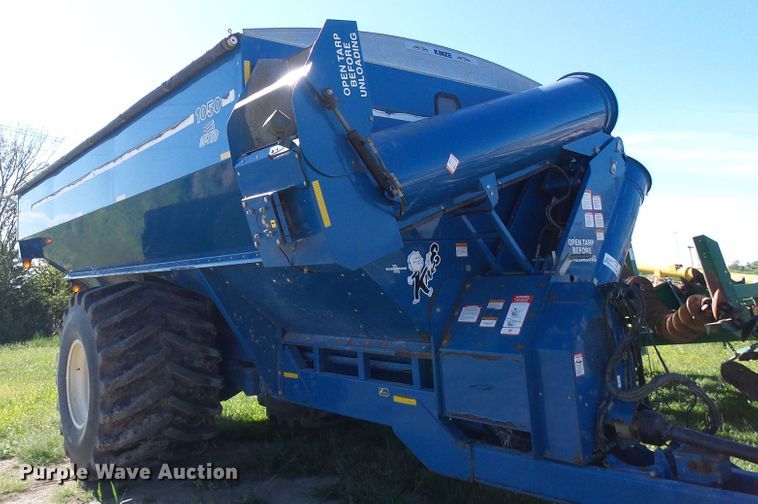 image for item DG2068 Kinze 1050 grain cart