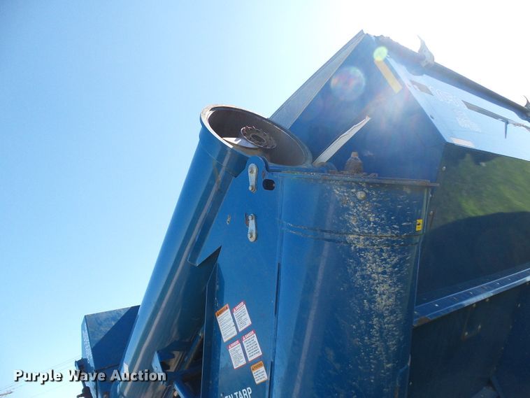 image for item DG2068 Kinze 1050 grain cart