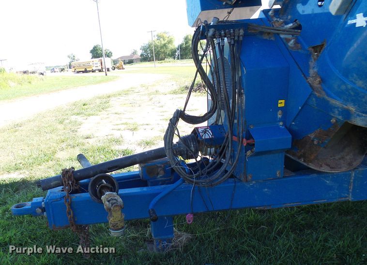 image for item DG2068 Kinze 1050 grain cart