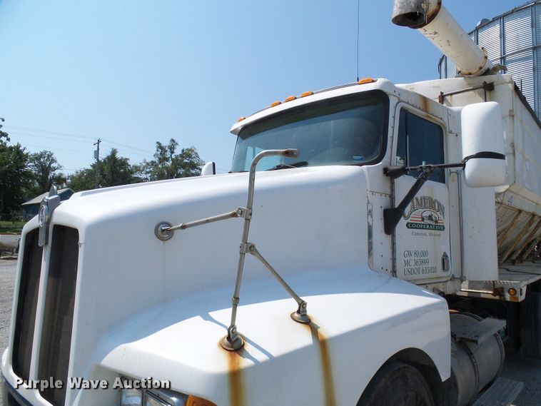 image for item DG2075 1994 Kenworth T600  fertilizer delivery truck