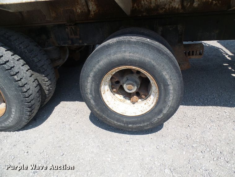 image for item DG2075 1994 Kenworth T600  fertilizer delivery truck