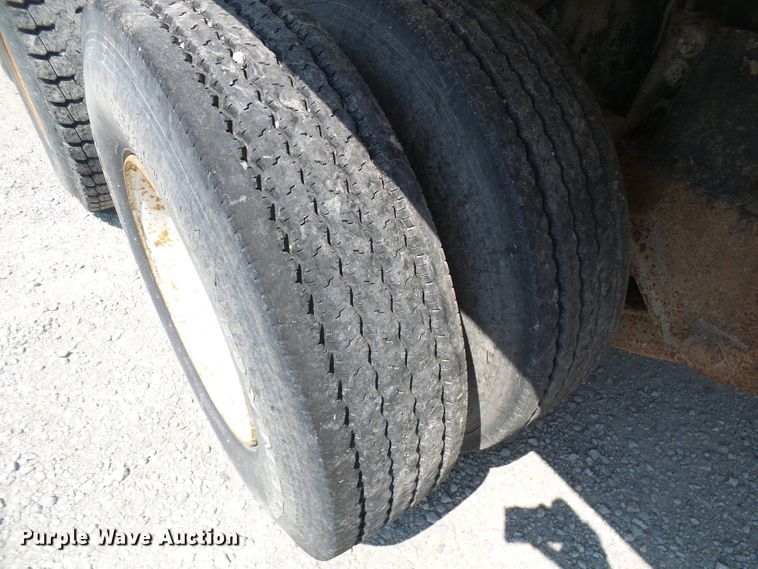 image for item DG2075 1994 Kenworth T600  fertilizer delivery truck