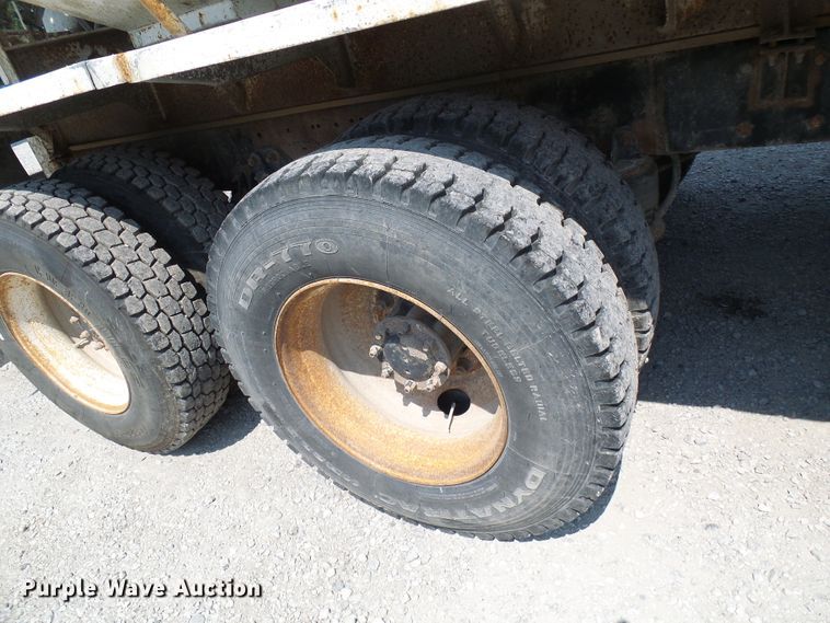 image for item DG2075 1994 Kenworth T600  fertilizer delivery truck