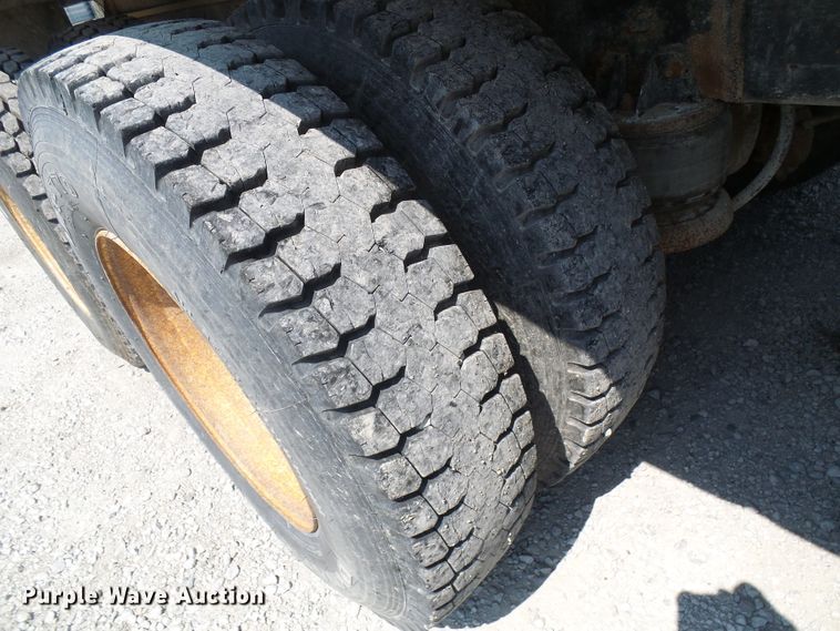 image for item DG2075 1994 Kenworth T600  fertilizer delivery truck