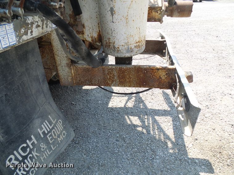 image for item DG2075 1994 Kenworth T600  fertilizer delivery truck