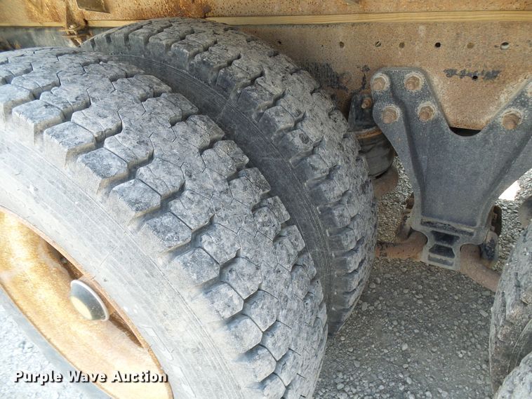 image for item DG2075 1994 Kenworth T600  fertilizer delivery truck