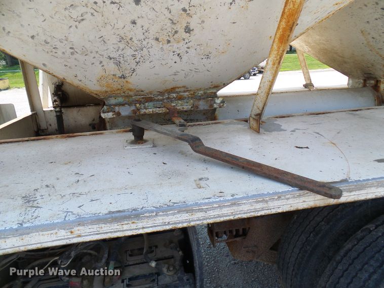 image for item DG2075 1994 Kenworth T600  fertilizer delivery truck