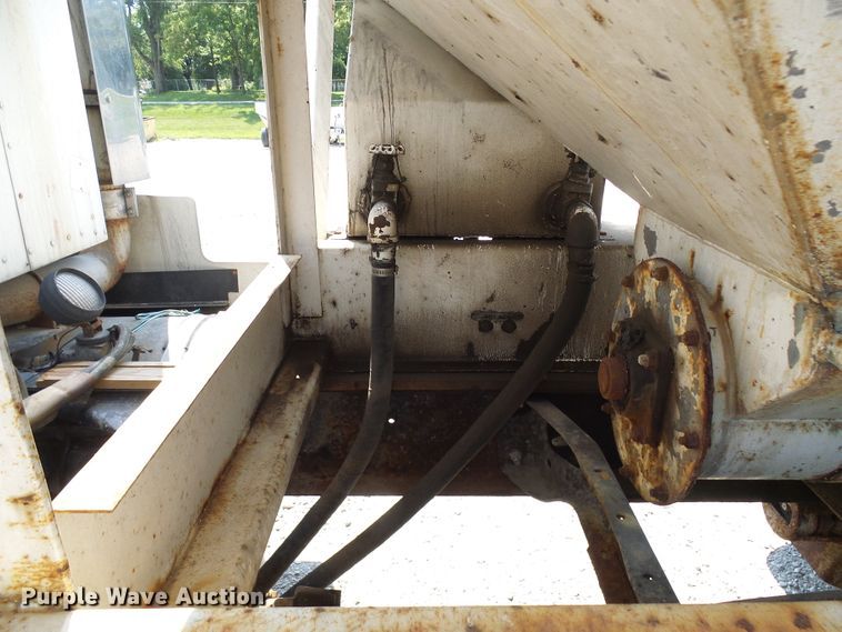 image for item DG2075 1994 Kenworth T600  fertilizer delivery truck