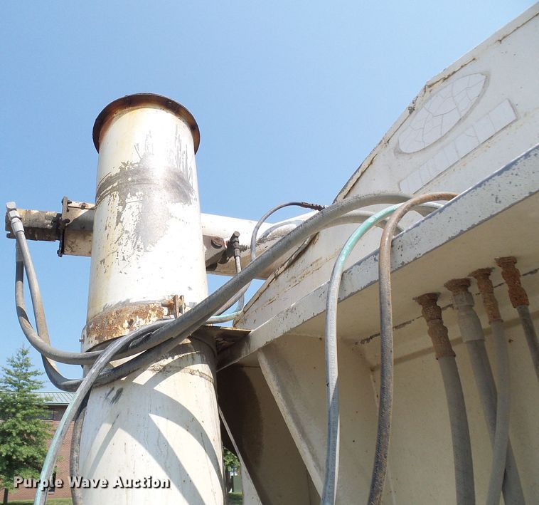 image for item DG2075 1994 Kenworth T600  fertilizer delivery truck