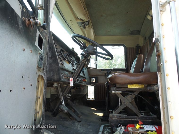 image for item DG2075 1994 Kenworth T600  fertilizer delivery truck