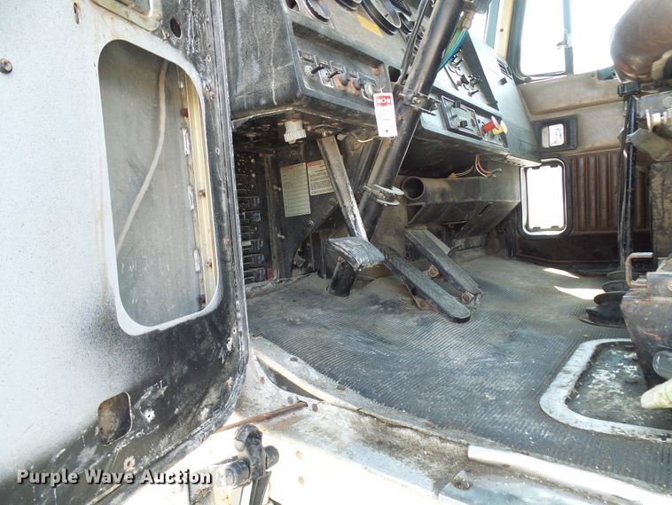 image for item DG2075 1994 Kenworth T600  fertilizer delivery truck