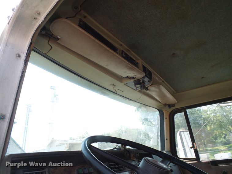 image for item DG2075 1994 Kenworth T600  fertilizer delivery truck