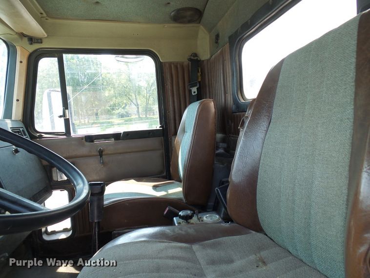 image for item DG2075 1994 Kenworth T600  fertilizer delivery truck