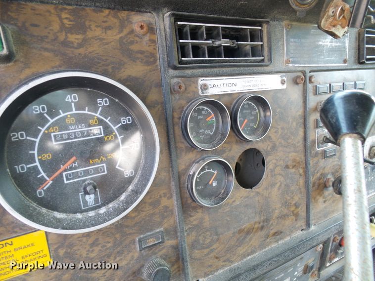 image for item DG2075 1994 Kenworth T600  fertilizer delivery truck