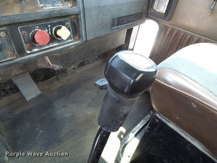 image for item DG2075 1994 Kenworth T600  fertilizer delivery truck