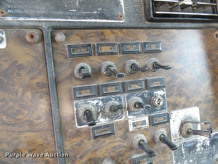 image for item DG2075 1994 Kenworth T600  fertilizer delivery truck