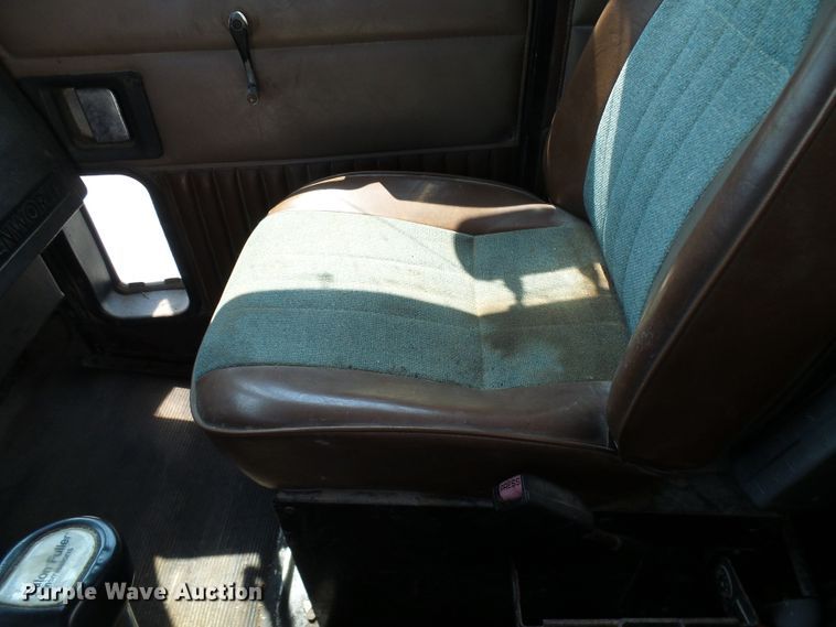 image for item DG2075 1994 Kenworth T600  fertilizer delivery truck