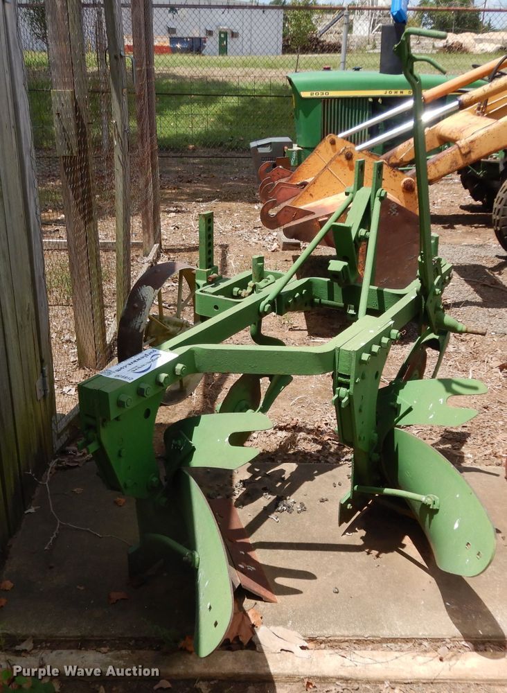image for item DG6912 John Deere two bottom plow
