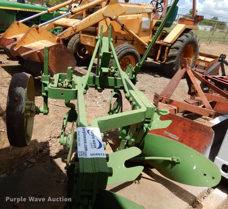 image for item DG6912 John Deere two bottom plow