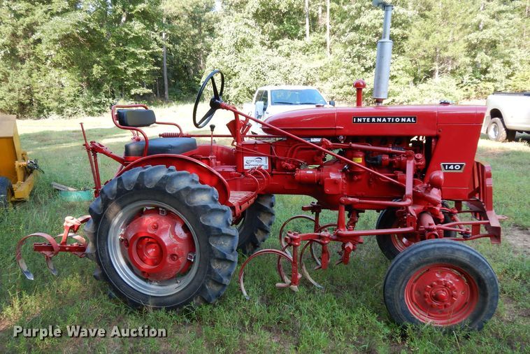 image for item DG6918 International 140  tractor