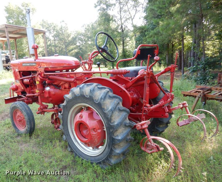 image for item DG6918 International 140  tractor