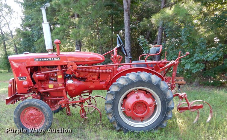 image for item DG6918 International 140  tractor
