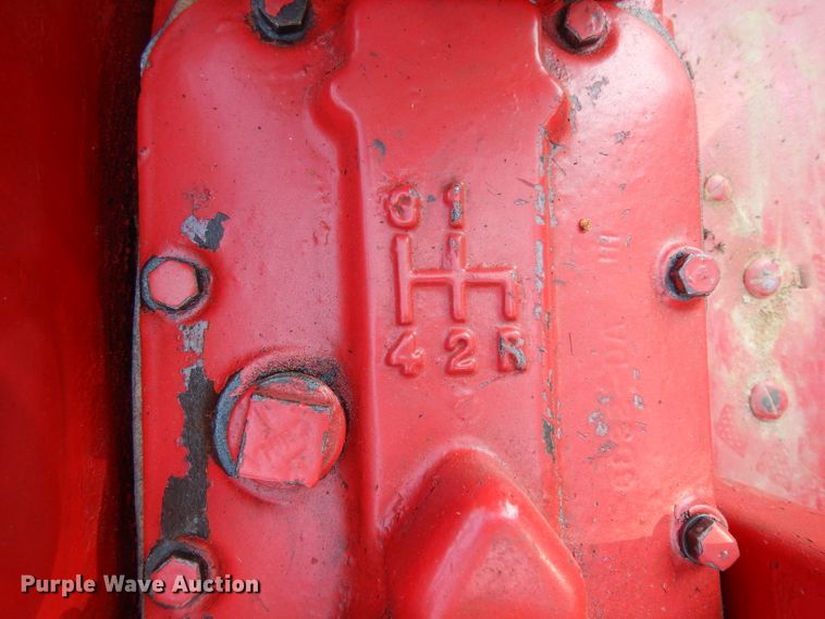 image for item DG6918 International 140  tractor