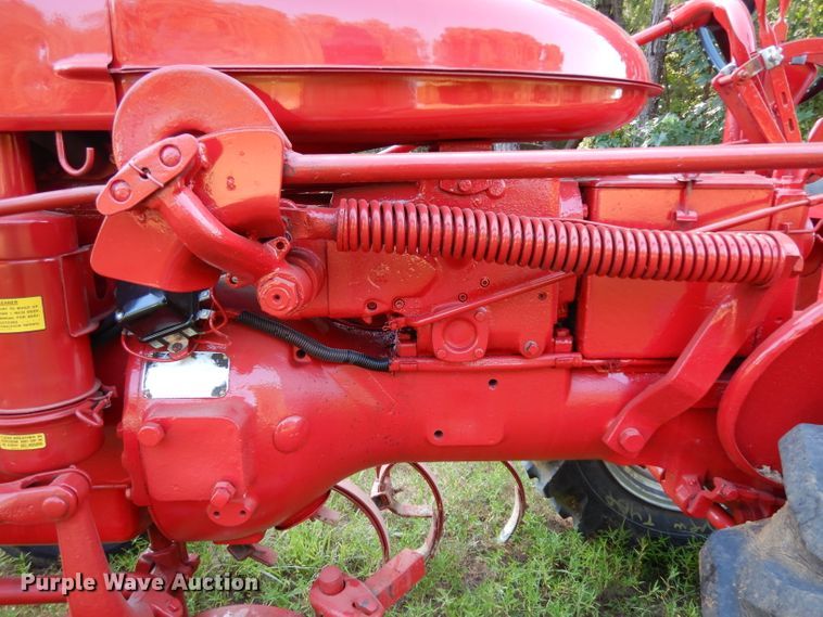 image for item DG6918 International 140  tractor