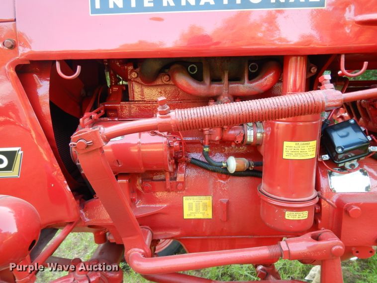 image for item DG6918 International 140  tractor