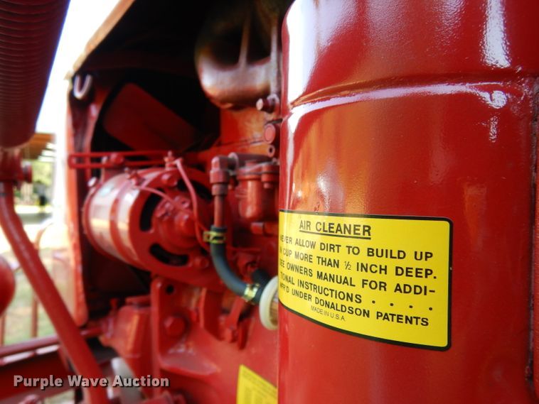 image for item DG6918 International 140  tractor