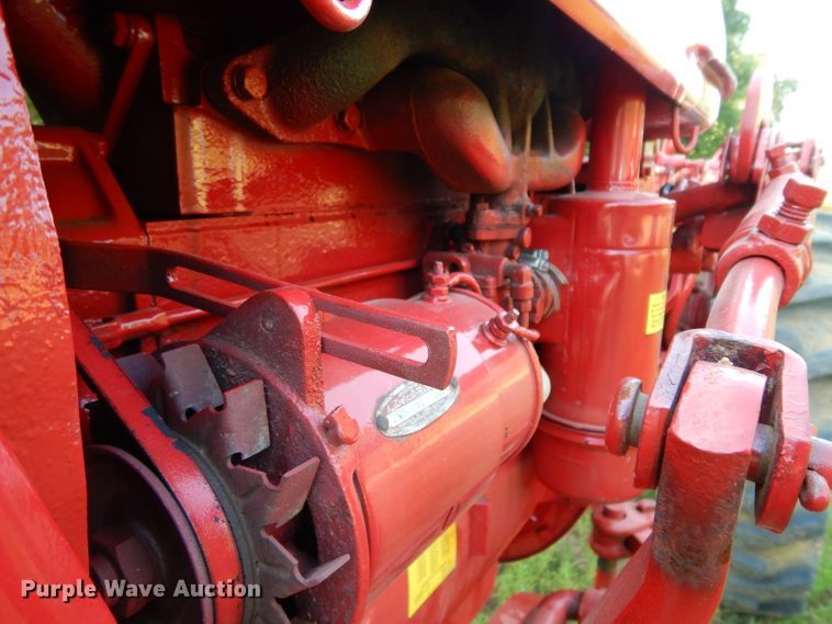 image for item DG6918 International 140  tractor